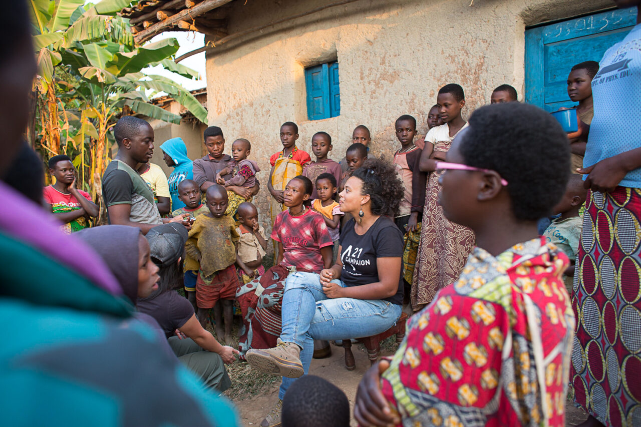 Lauren Kagori, the first Farmer Relations Office at Long Miles, in conversation with Burundian coffee farmers